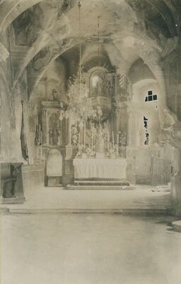 Visoko - Crkva sv. Trojstva, unutrašnjost, pogled prema glavnom oltaru