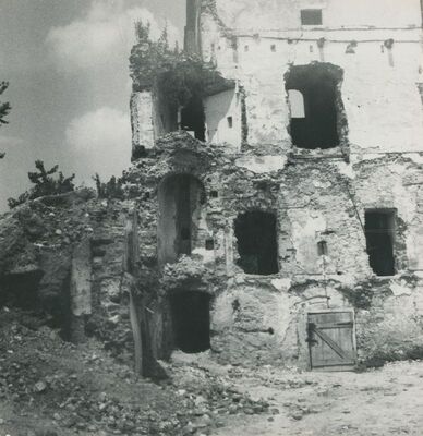 Ivanec - Stari grad, glavna kula, srušeni zapadni trakt