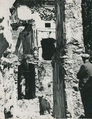 Ivanec - Stari grad, trijem dvorišta