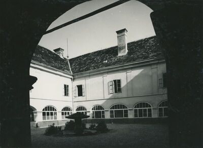 Novi Marof - dvorac Erdödy, dvorište