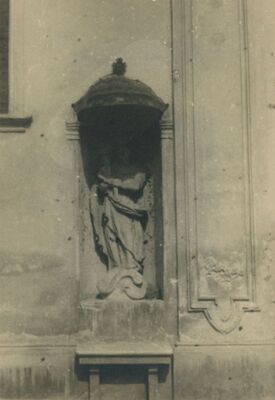 Varaždin - Župna crkva sv. Nikole, kip Madone s Isusom na pročelju