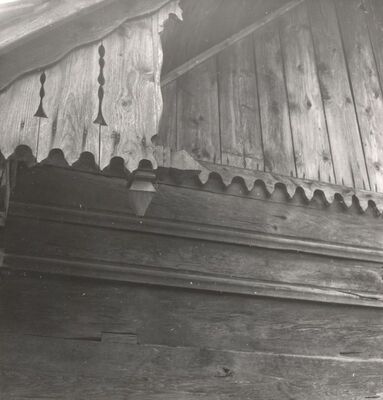 Strezoj - Tradicijska kuća, detalj zabata