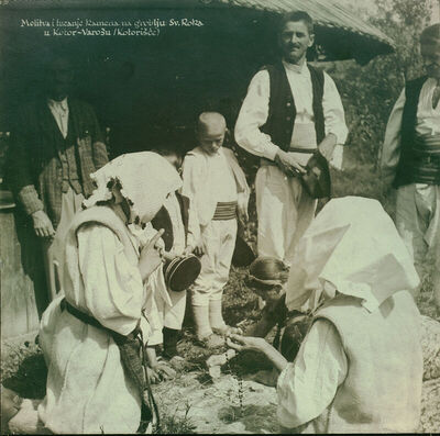 Molitva i tucanje kamena na groblju Sv. Roka u Kotor-Varošu (Kotorišće)