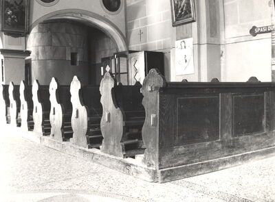 Križ - Župna crkva sv. Križa, klupe