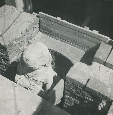 Lepoglava - Župna crkva, zapadno pročelje, glava Madone