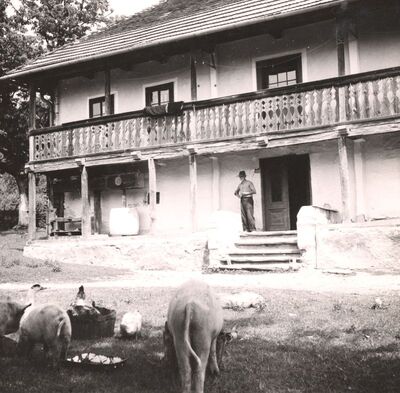 Rozga - Kurija starog župnog dvora, ulazno pročelje