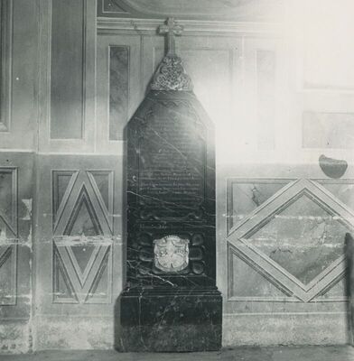 Klanjec - Crkva Navještenja Blažene Djevice Marije (franjevačka), detalj unutrašnjosti, nadgrobna ploča