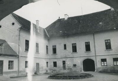 Dvorac Oroslavje Donje (Oroslavje), unutrašnjost, dvorište