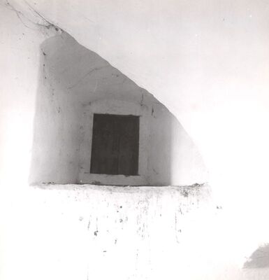 Slavetić - Dvorac Oršić, prozorska niša