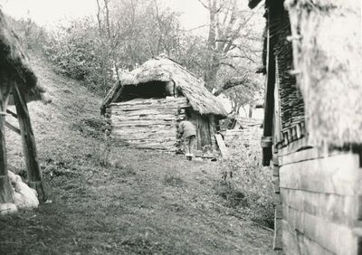 Tomašnica (Ozalj) - Gospodarska zgrada