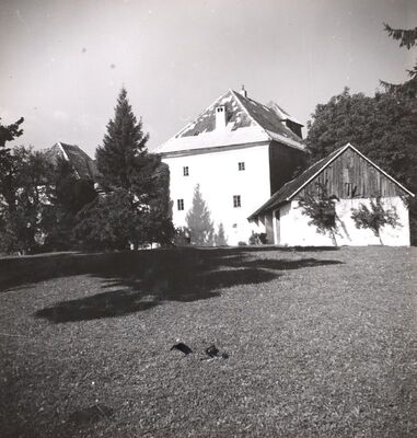 Slavetić - Dvorac Oršić, ulazno pročelje