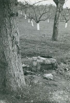 Gornji Laduč - Dvorac Vraniczany, postament plastike