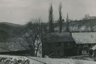 Rastoke (Slunj) - Pogled na kuće uz glavni put