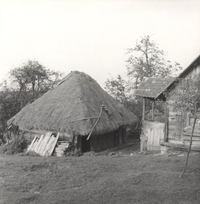 Donji Hruševec - Gospodarska zgrada, ulazno pročelje