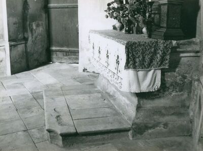 Gradec - Crkva Ranjenog Isusa, stepenica oltara