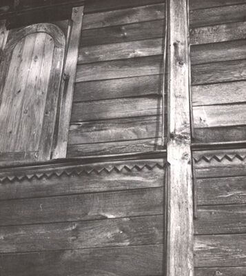 Gustelnica - Crkva sv. Antuna Padovanskog, detalj južnog pročelja