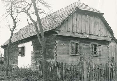Polje Ozaljsko (Ozalj) - Tradicijska kuća, zabatno pročelje
