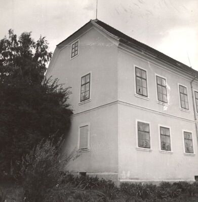 Gradec - Biskupski dvor, zabatno i dio bočnog pročelja