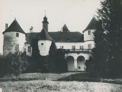 Bisag - dvor, pročelje