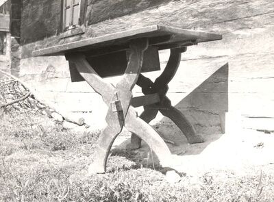 Cerje Pokupsko - Drveni stol