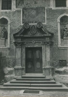 Krapina - Samostan franjevaca Provincije sv. Ćirila i Metoda i crkva sv. Katarine, vanjština crkve, detalj