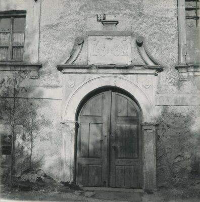 Krkanec (Vidovec) - dvorac Patačić, portal s grbovima Patačić i Bedeković