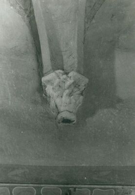 Krašić - Crkva Presvetog Trojstva, gotička konzola