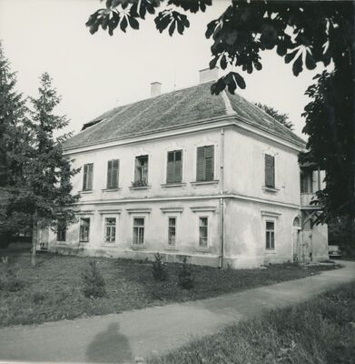 Vidovec - dvor, pročelje duljeg krila