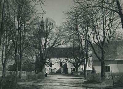 Petrijanec - stara općinska zgrada i crkva