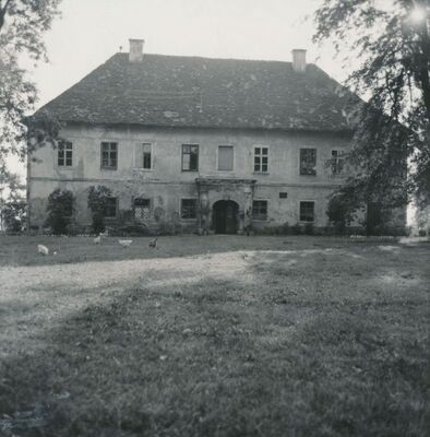 Zorkovac (Ozalj) - Dvor, ulazno pročelje