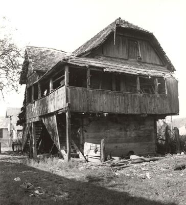 Mraclin - Tradicijska kuća, zabatno i ulazno pročelje