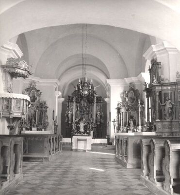 Kloštar Ivanić - Crkva Uznesenja Blažene Djevice Marije, lađa i svetište