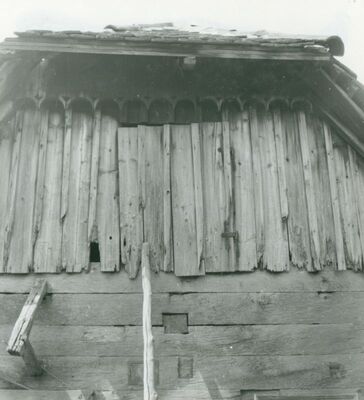 Jerebić - Tradicijska kuća, ukras zabata