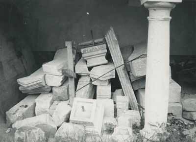 Ludbreg - Kamenje pilova u cinkturi župne crkve sv. Trojstva