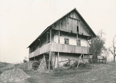Jarnevići (Ribnik) - Tradicijska kuća, uže i dulje pročelje