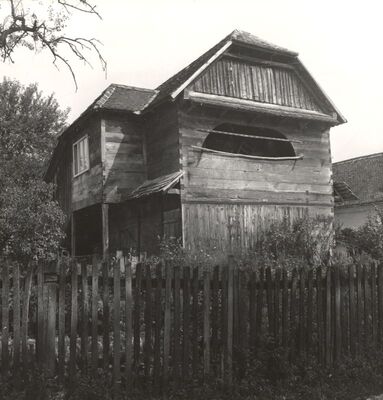 Mraclin - Tradicijska kuća, zabatno i ulazno pročelje