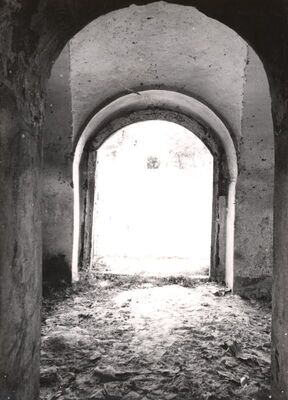 Jakovlje - Dvorac Oršić, ulaz u konjušnicu