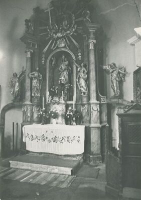 Križovljan Radovečki - župna crkva sv. Križa, bočna kapela, oltar Majke Božje