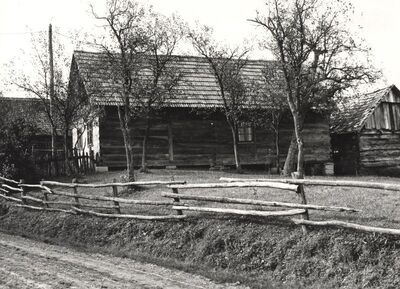 Donji Hruševec - Tradicijska drvena kuća, bočno pročelje