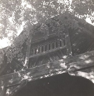 Velika Mlaka - Kapela sv. Barbare, zabat trijema