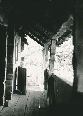 Mali Erjavec (Ozalj) - Tradicijska kuća, trijem