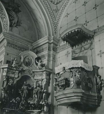 Petrijanec - Župna crkva sv. Petra i Pavla, propovjedaonica, bočni oltar