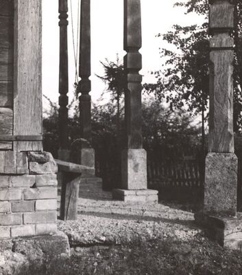 Gustelnica - Crkva sv. Antuna Padovanskog, detalj trijema