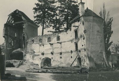 Ivanec - Stari grad, pročelje, ulaz