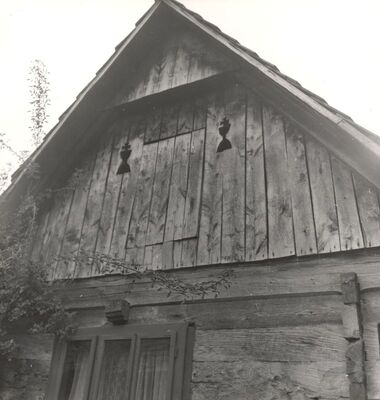 Strezoj - Tradicijska kuća, zabat