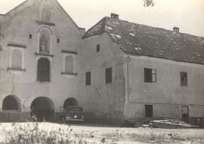 Jastrebarsko - Franjevački samostan s crkvom Uznesenja Blažene Djevice Marije, glavno pročelje crkve