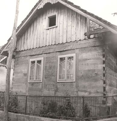 Ruča - Tradicijska kuća, zabatno pročelje