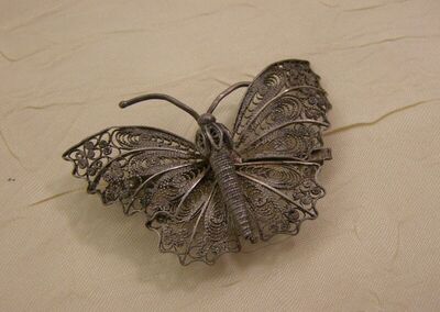 Broš u obliku leptira
