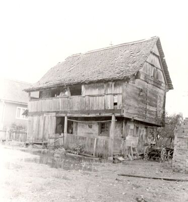 Kuče - Tradicijska drvena katnica, vanjština