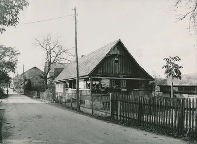 Vrhovac (Ozalj) - Tradicijska drvena prizemnica, pročelja